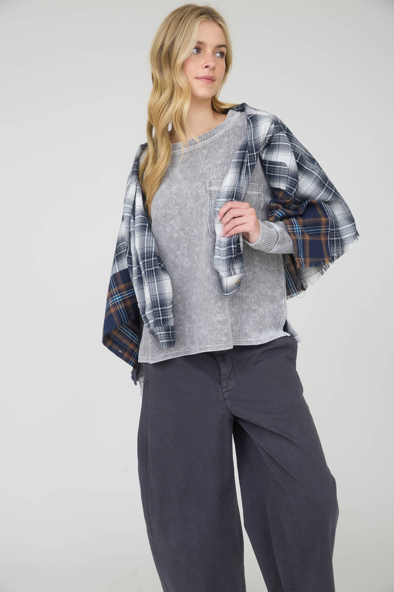 WASHED POCKET DETAIL LONG SLEEVE RIB KNIT TOP : CHARCOAL