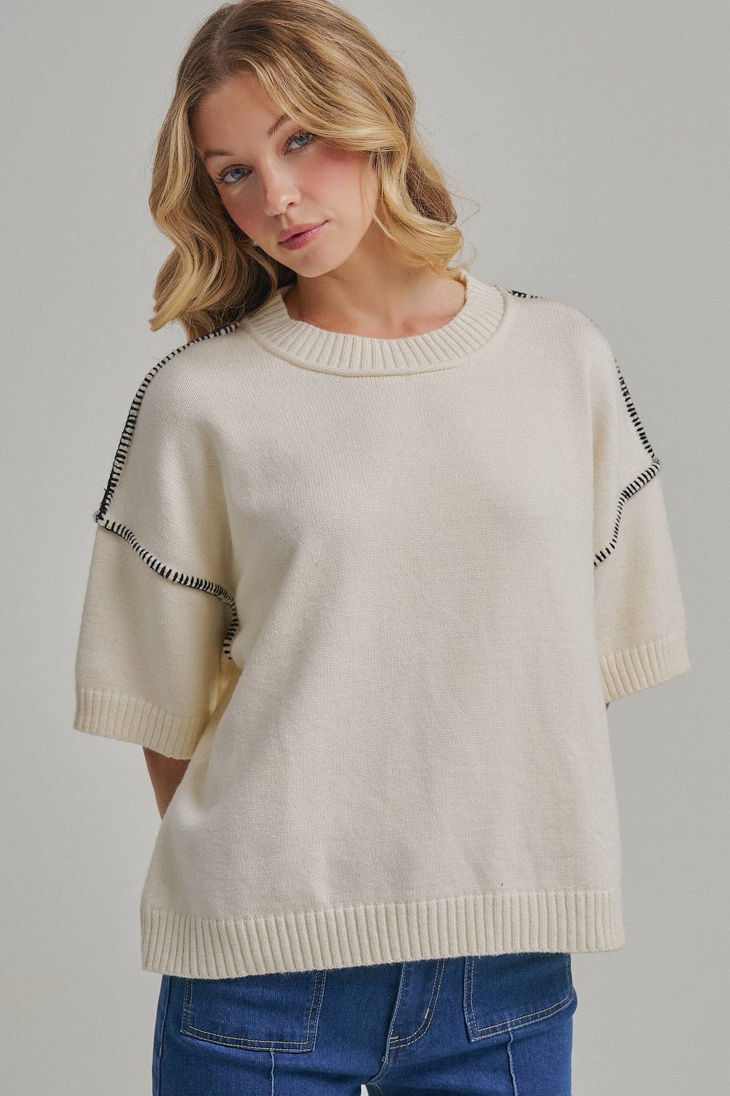 RELAXED FIT SWEATER TOP WITH COLOR STITCH