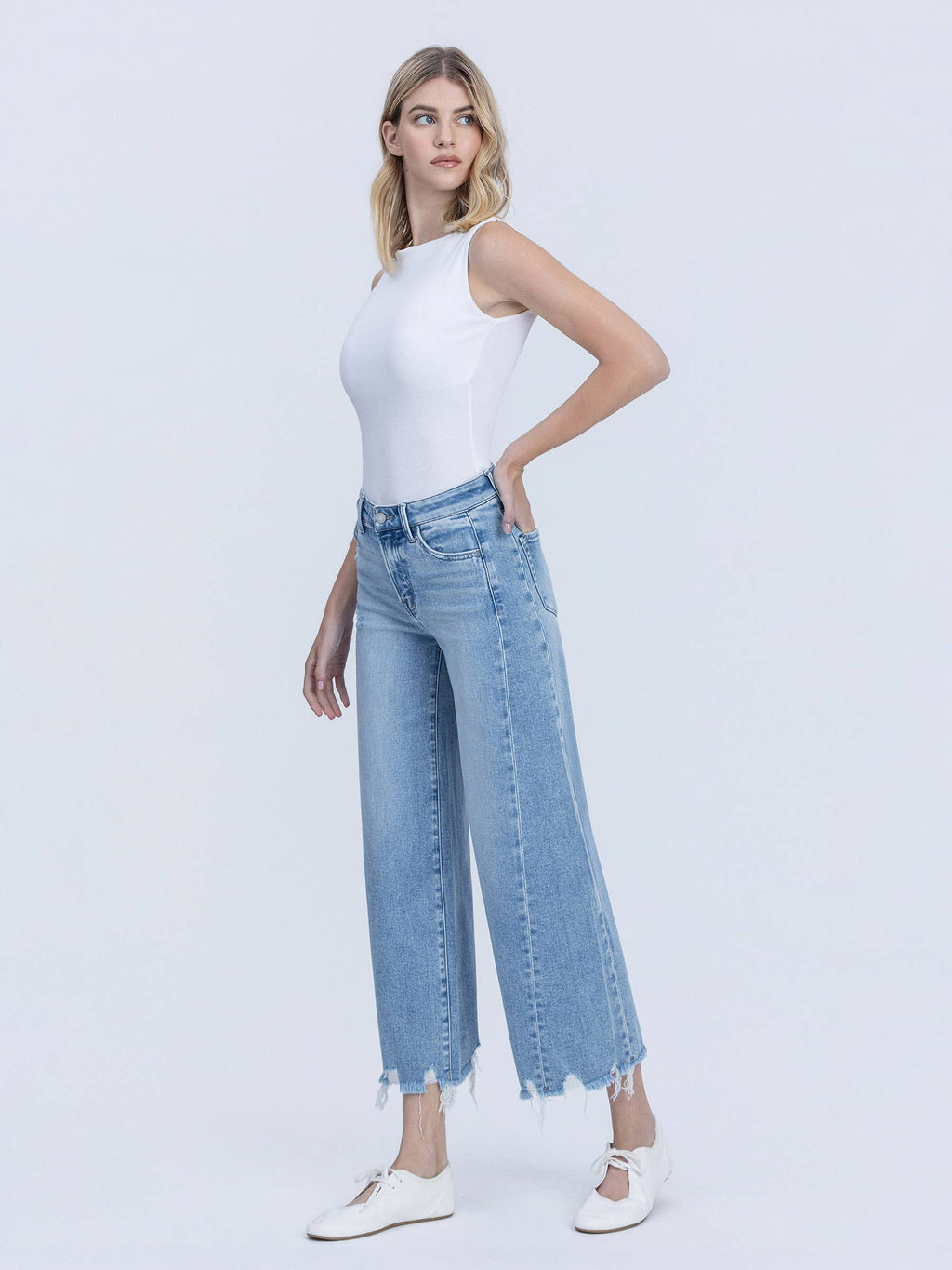 HIGH RISE MEDIUM LIGHT SIDE PANEL CROP WIDE JEANS