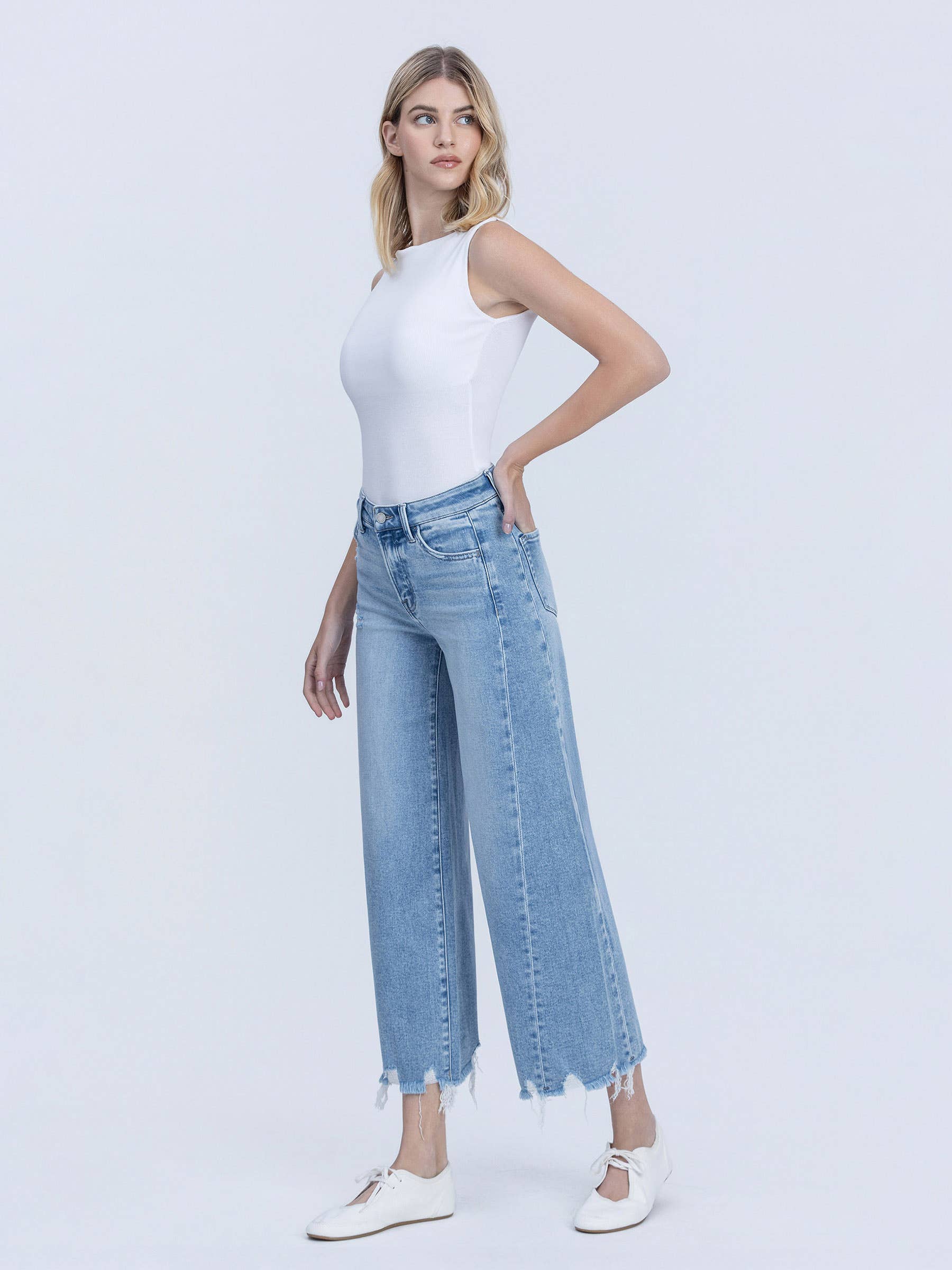 HIGH RISE MEDIUM LIGHT SIDE PANEL CROP WIDE JEANS