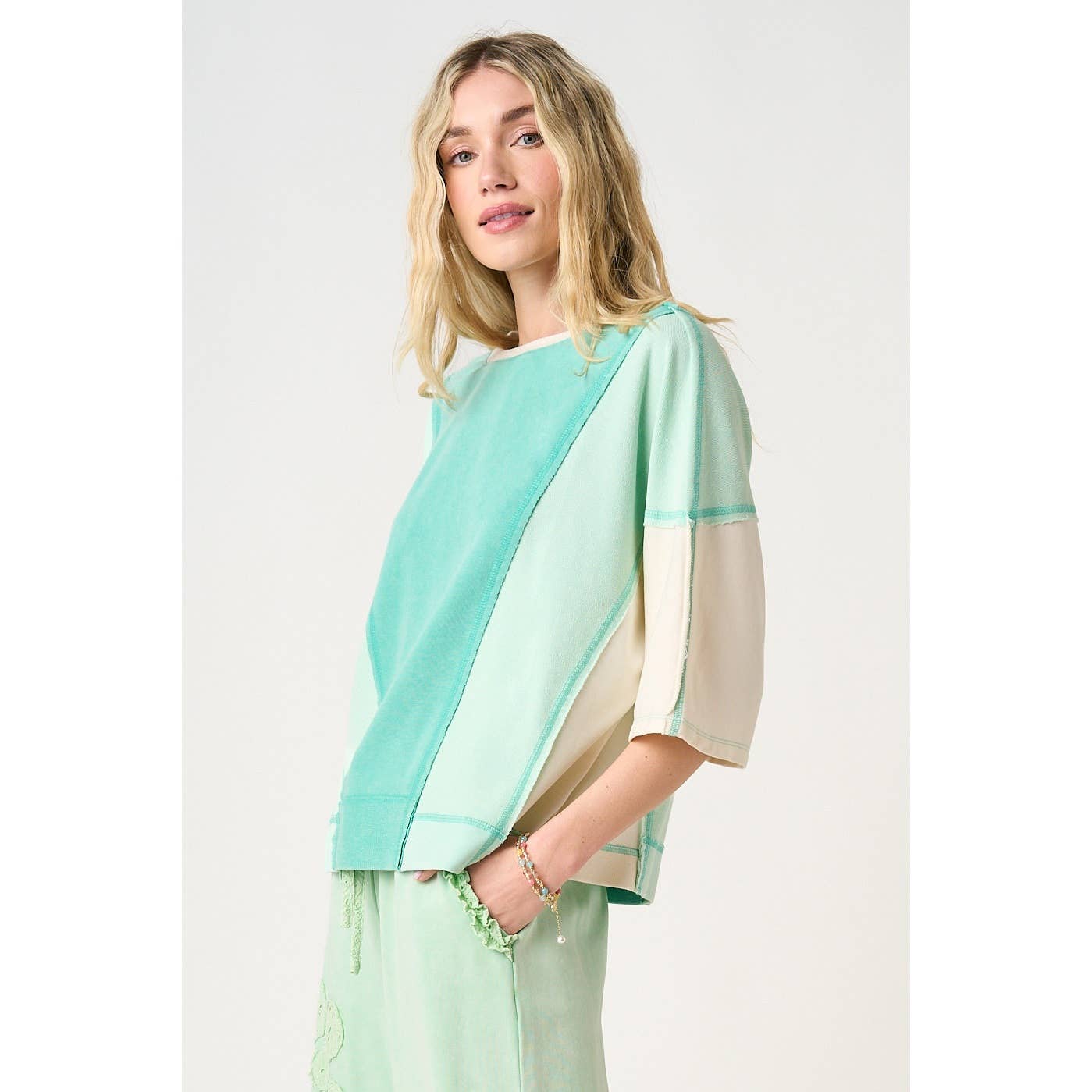 MINERAL WASH COLOR BLOCK RELAXED FIT SHORT SLEEVE TOP: SEAGLOW