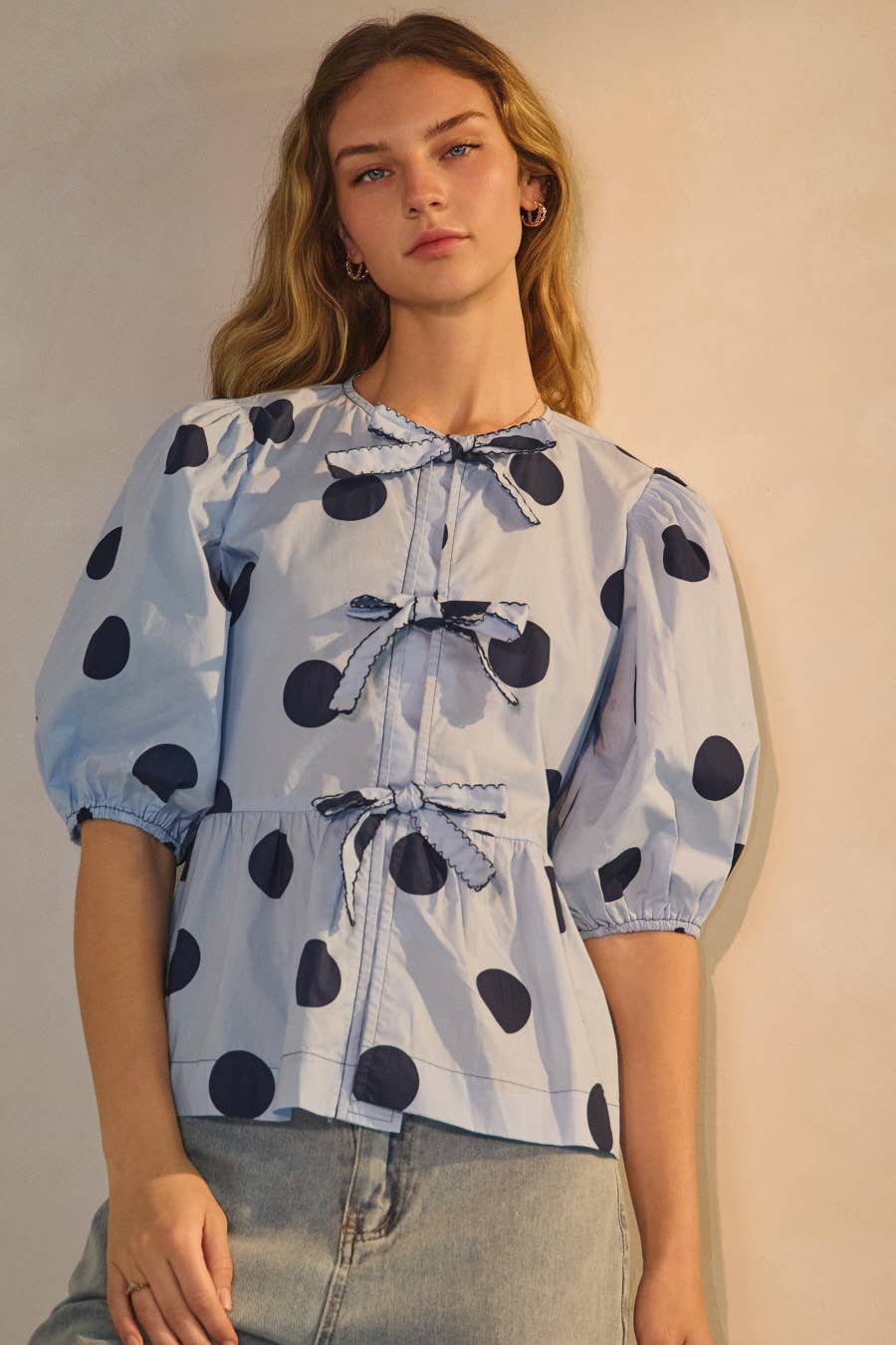 Polka Dot Printed Puffed Sleeve Blouse: White-Black / S