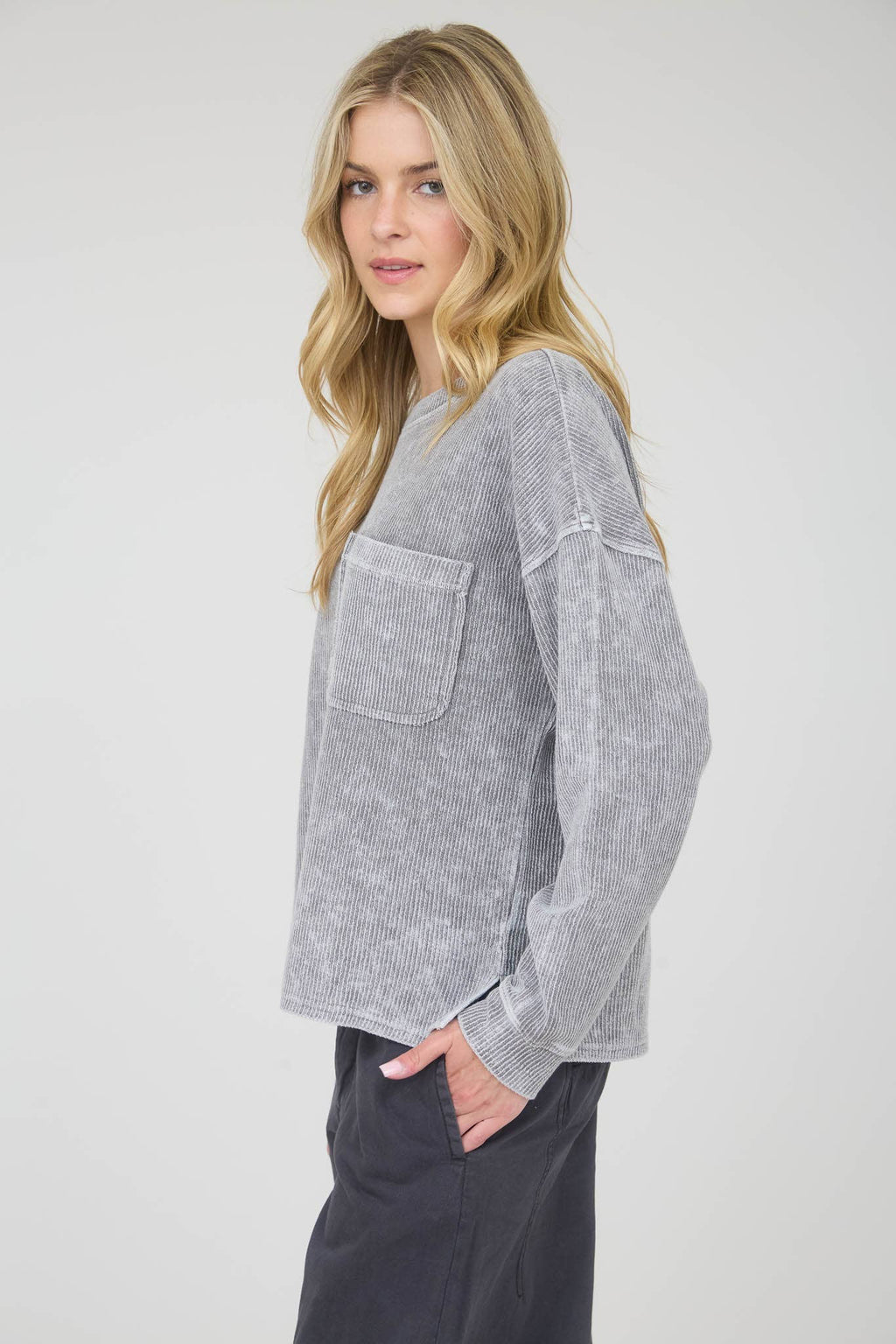 WASHED POCKET DETAIL LONG SLEEVE RIB KNIT TOP : CHARCOAL