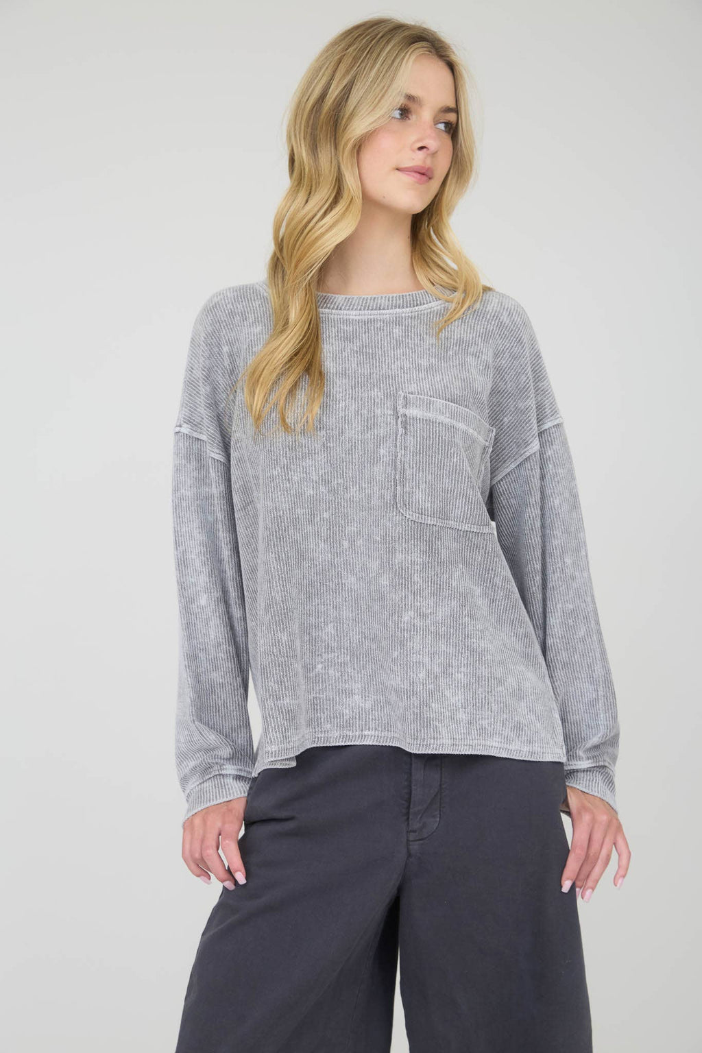 WASHED POCKET DETAIL LONG SLEEVE RIB KNIT TOP : CHARCOAL