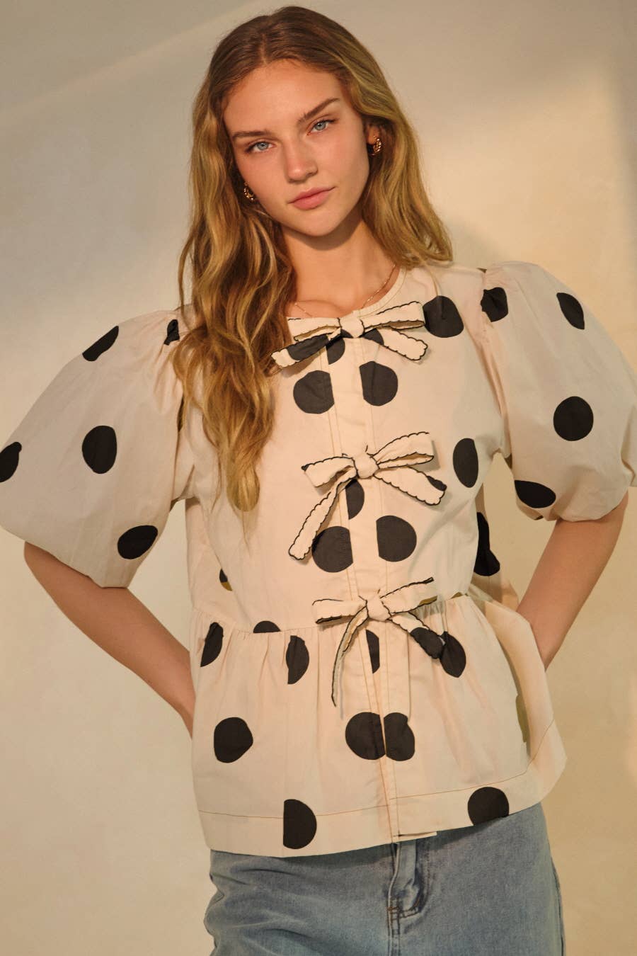 Polka Dot Printed Puffed Sleeve Blouse: White-Black / S
